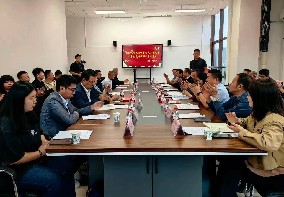 热烈祝贺政协读书会成立暨读书分享活动在延安博文中学召开